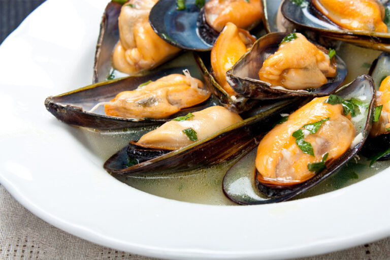 Steamed Mussels with Garlic and White Wine - VEBA Resource Center