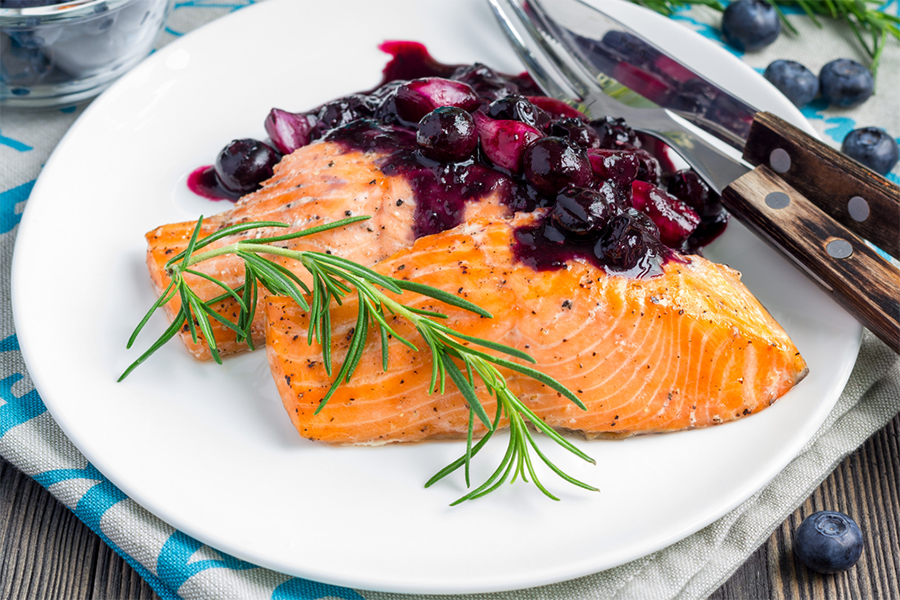 Salmon filets with a blueberry sauce