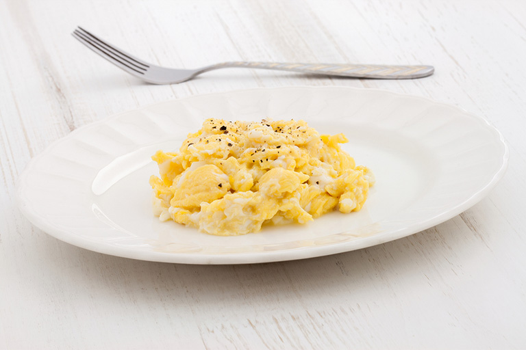 Light and Fluffy Cottage Cheese Scrambled Eggs